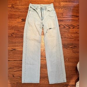 Abercrombie high rise 90s relaxed jean. Color = light destroy. Size = 29 LONG